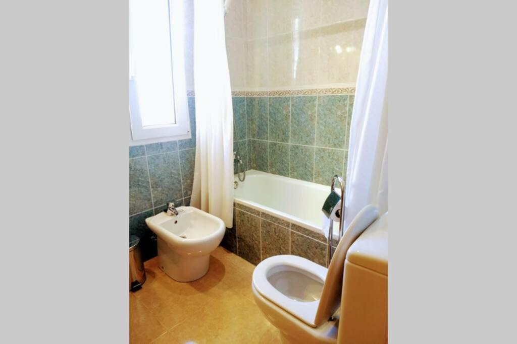 Bright & Spacious Apt - Panoramic Views! Apartment Алтеа Екстериор снимка